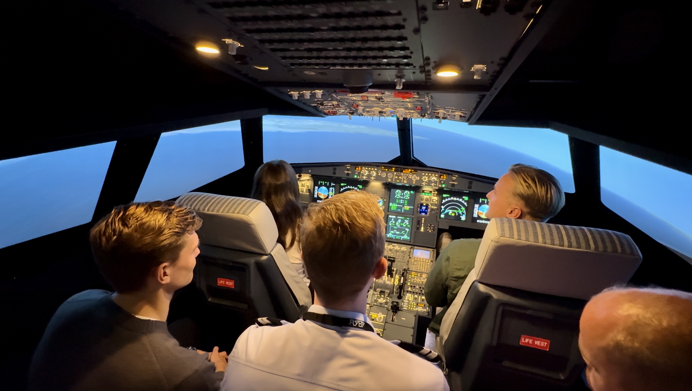 Flyg Airbus A320 i Flygsimulator hos FlyBy på Quality Hotel View i ...