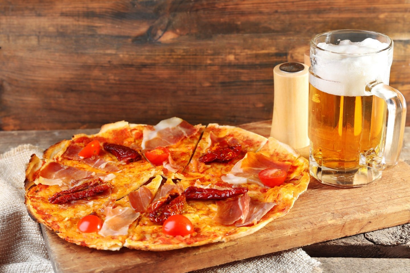 Pizza inkl. öl eller alkoholfri dryck hos Eggs Inc. (1 av 7)
