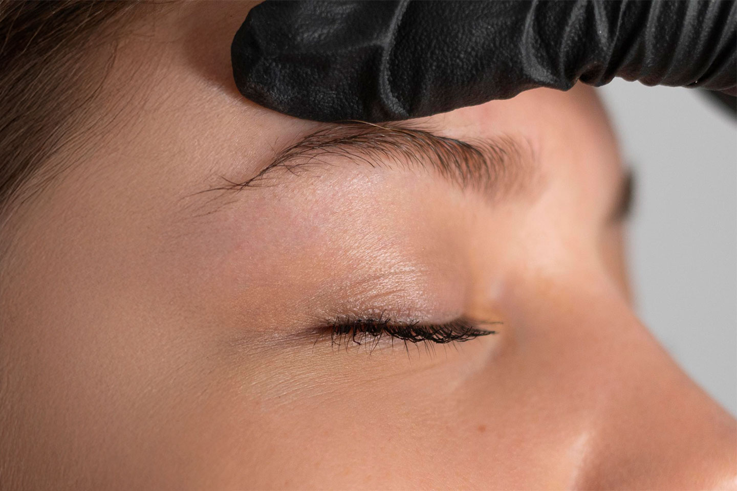 Färgning av fransar och ögonbryn hos SG Beauty på Kungsholmen