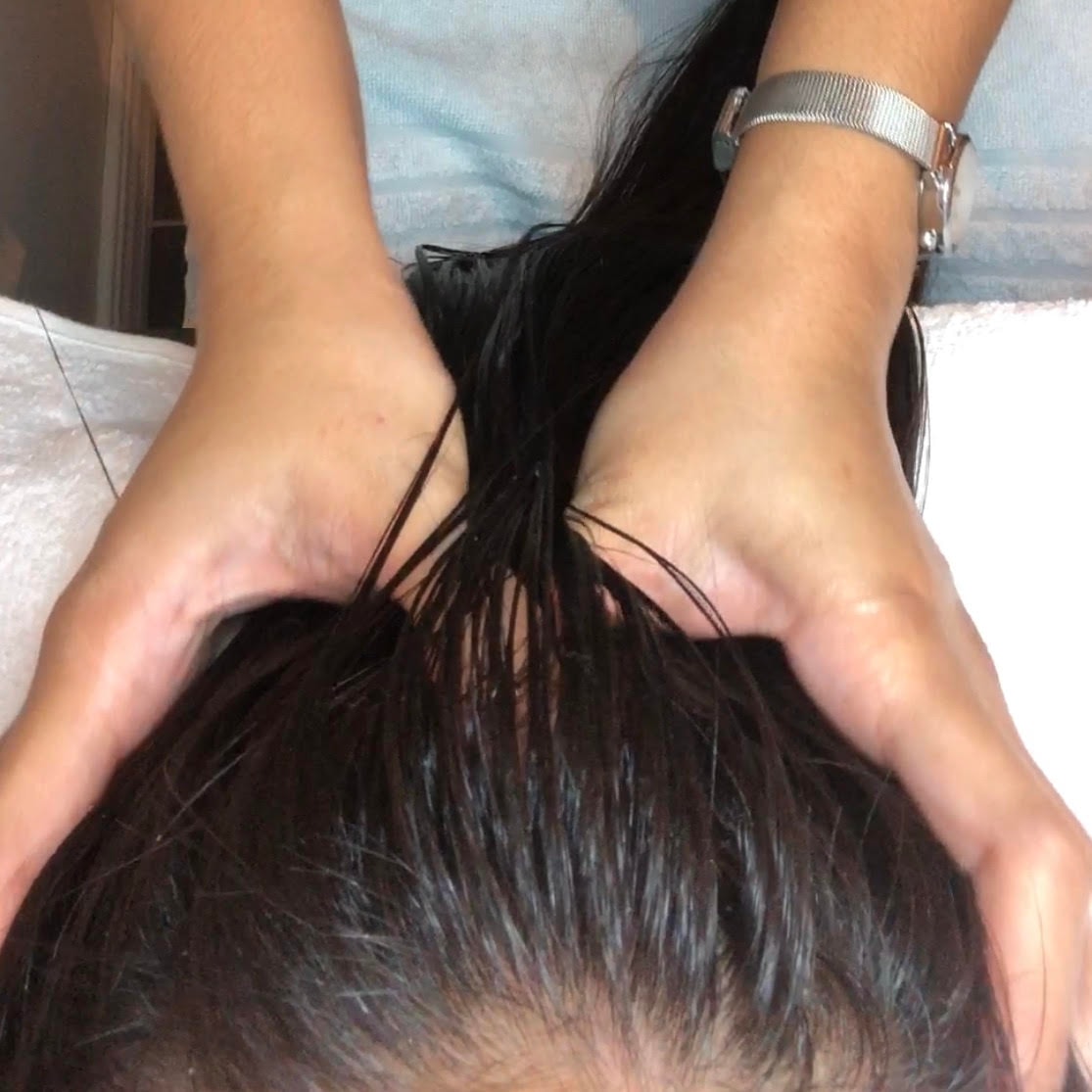 Avkopplande behandling av hårbotten hos Boracay Serene Sveavägen (1 av 3)