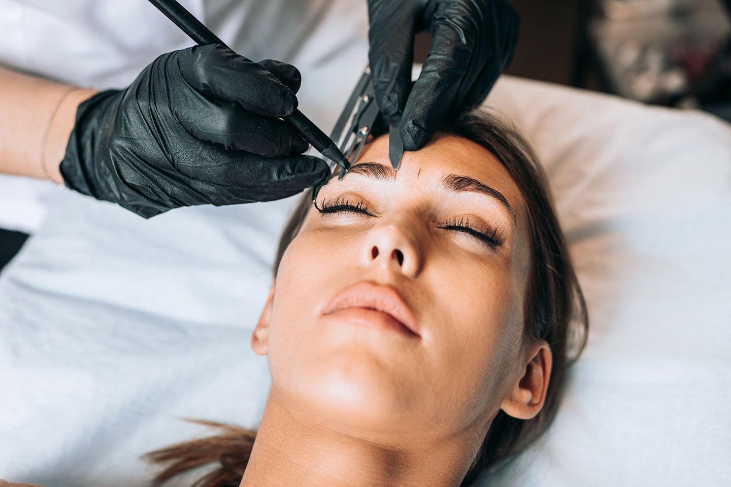 Microblading med kombinationsteknik hos Beauty & Style i Sollentuna