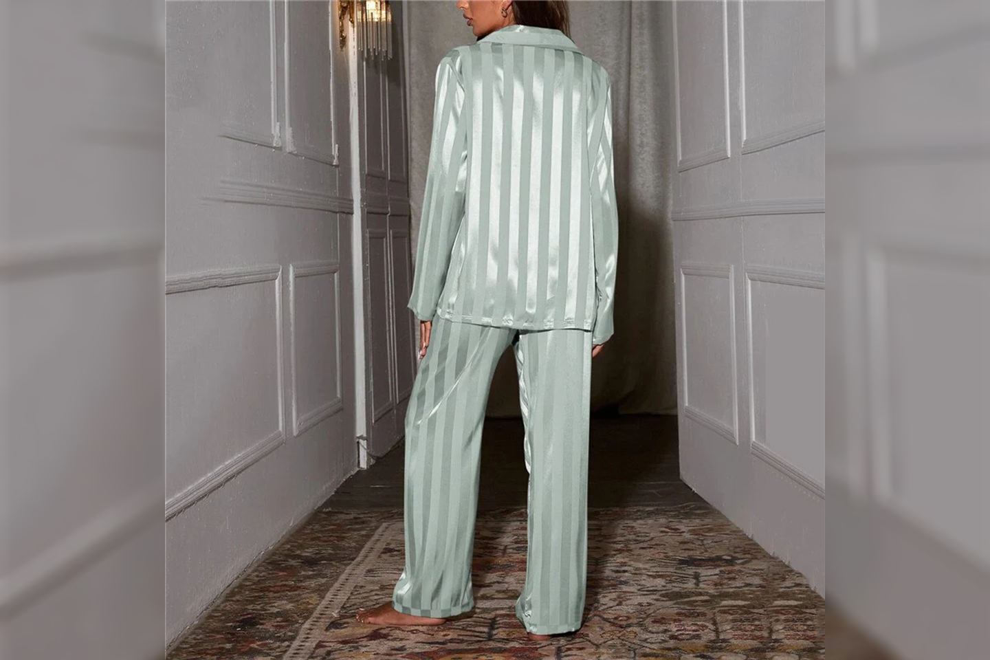 Ensfarget stripete pyjamassett for kvinner (9 av 13)