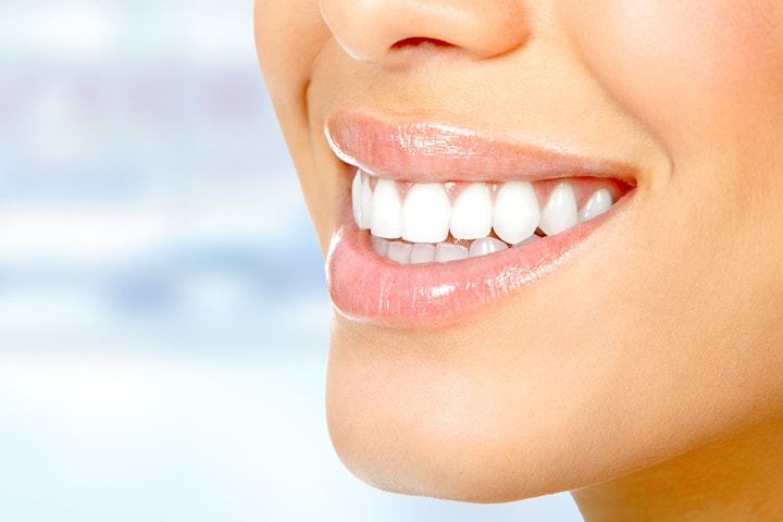 Få et vakkert og hvitt smil med tannbleking hos YAS Beauty