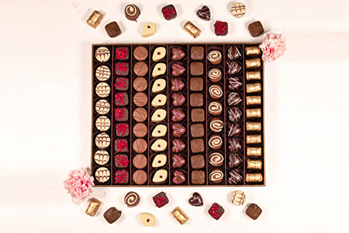 Belgisk pralinask 81 bitar från Chokladogram