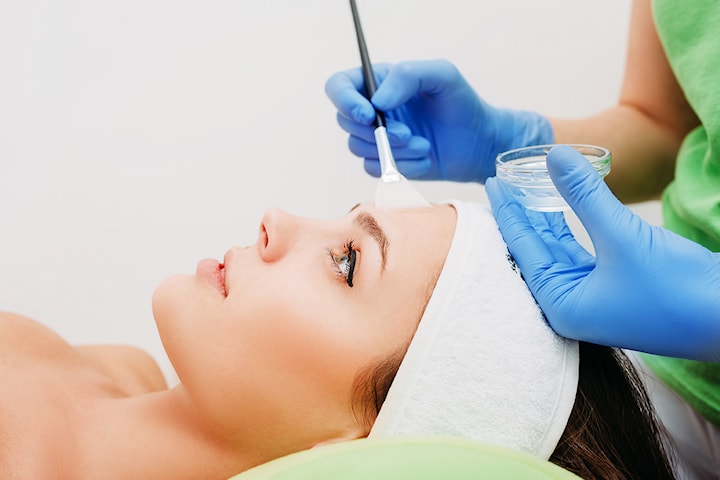 Ansiktsbehandling - välj kemisk peeling, oxiderande eller anti age