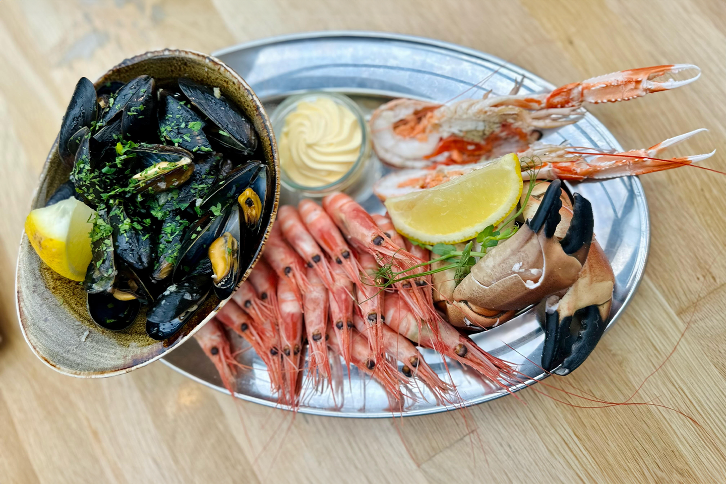 3-retters skalldyrsmiddag for 1-8 personer hos Fjellskål
