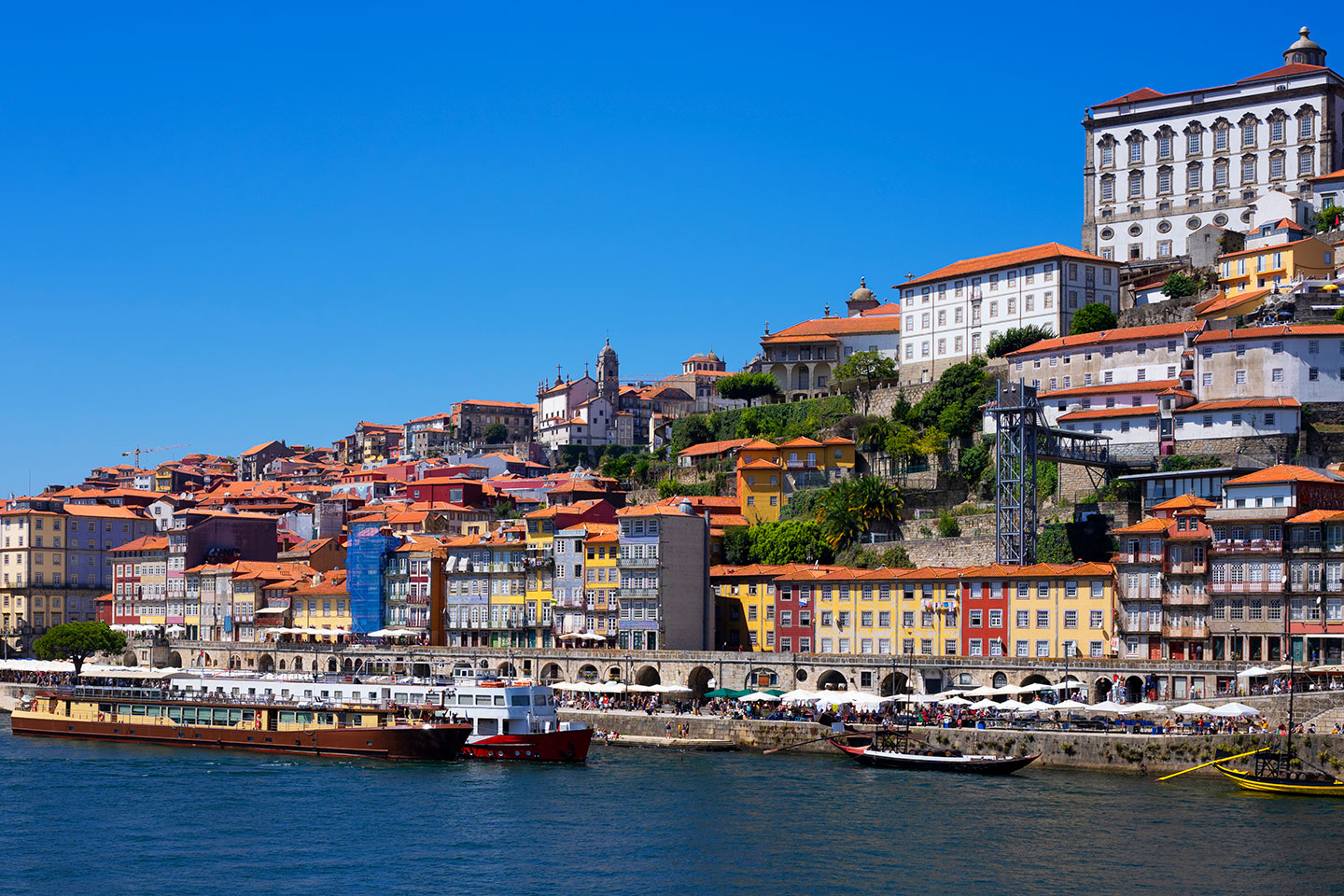 4 nätter i Lissabon & Porto med boende, frukost, tåg & flyg från Arlanda