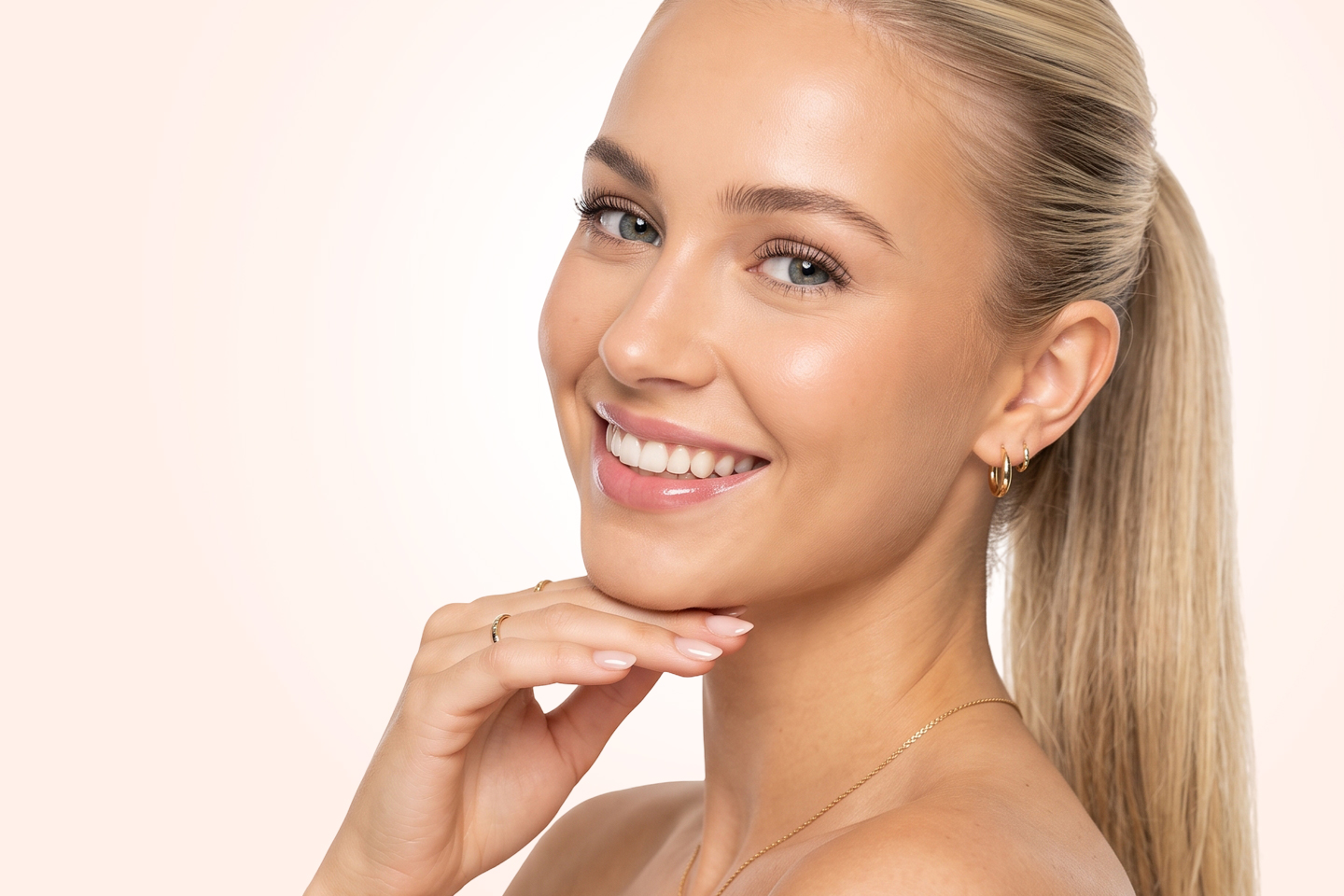 Lakse-DNA eller Microneedling med Meso hos HK Aesthetic Clinic i Lillestrøm