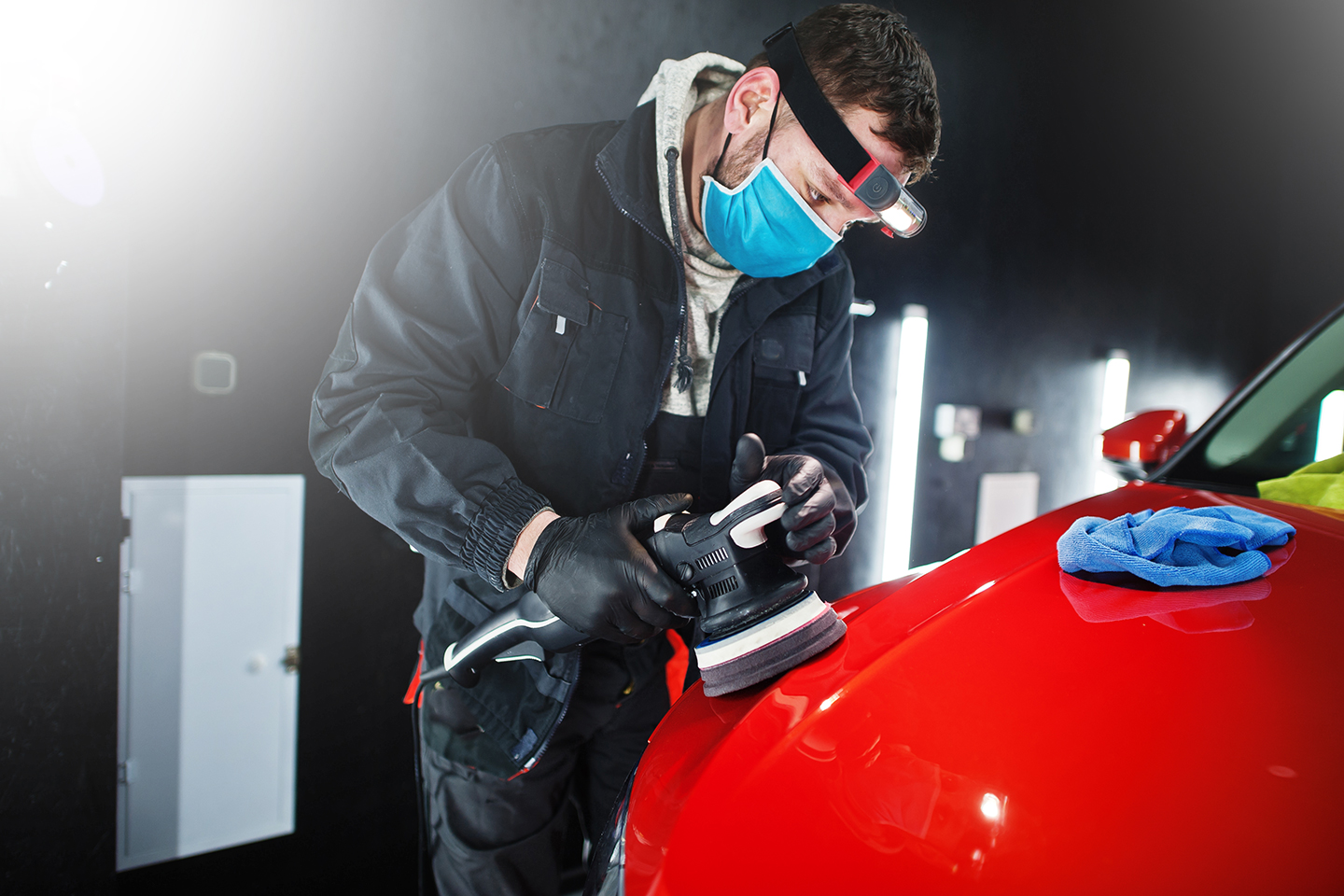 Polering + Lakkrens og innvendig vask hos Nye Ryen Bilpleie