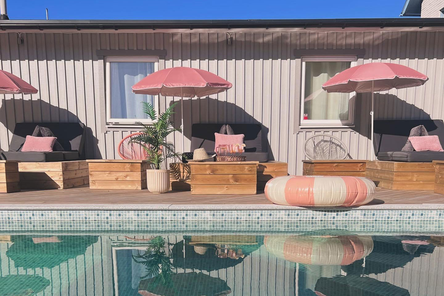1-2 nätter för 2 med pool och frukost på Hotellet Gästis i Tierp