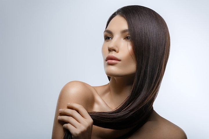 Få glansfullt hår med keratinbehandling eller teknikken Rebonding