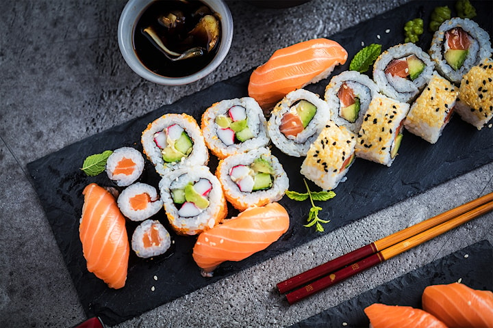 Sushi 14 eller 30 bitar på Asian Mix 08