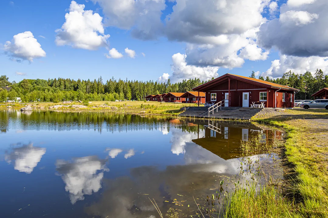 Stuga med poolentré för 1-4 personer på Kosta Lodge