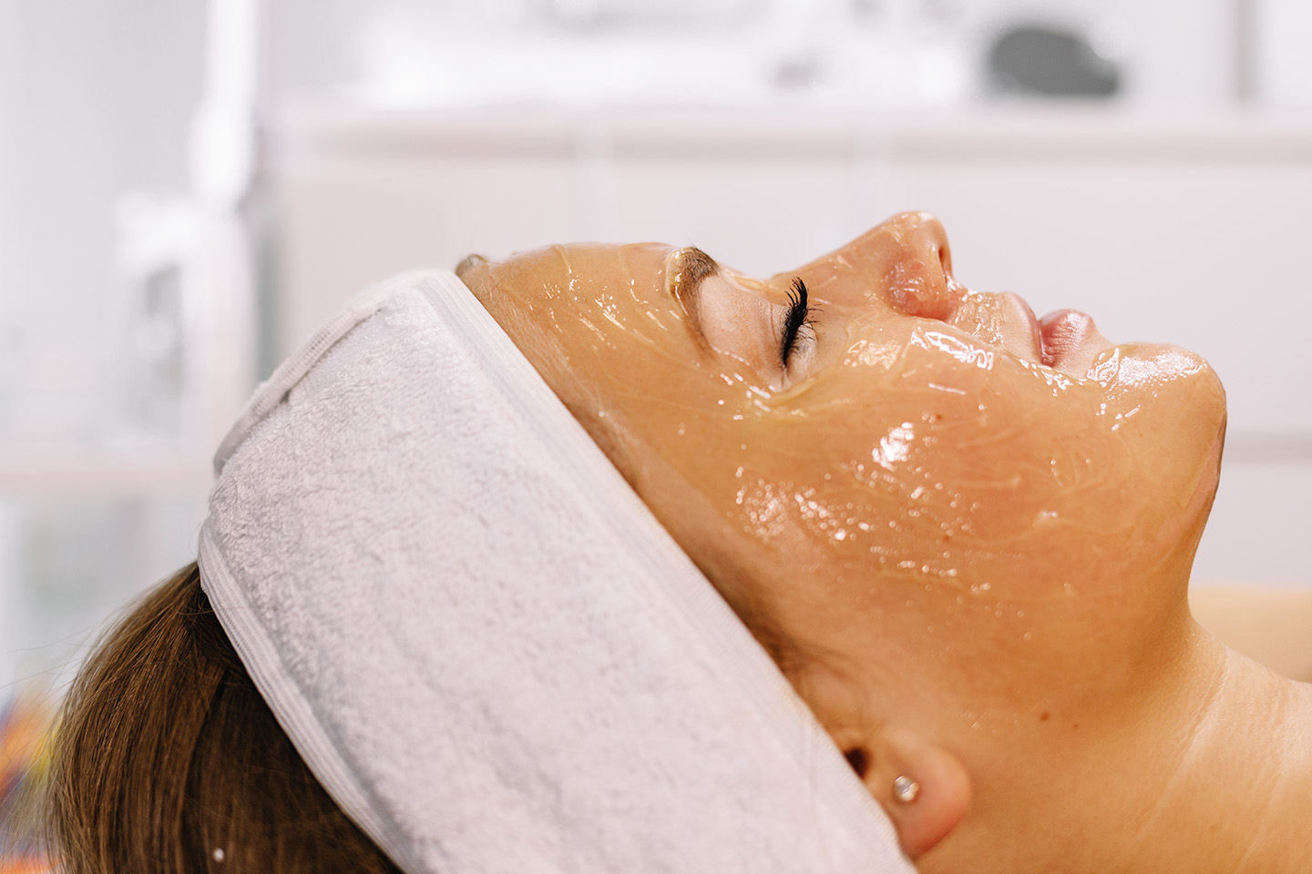 Ansiktsbehandling med Carboxy Therapy, Meso och LED-ljus i Vasastan