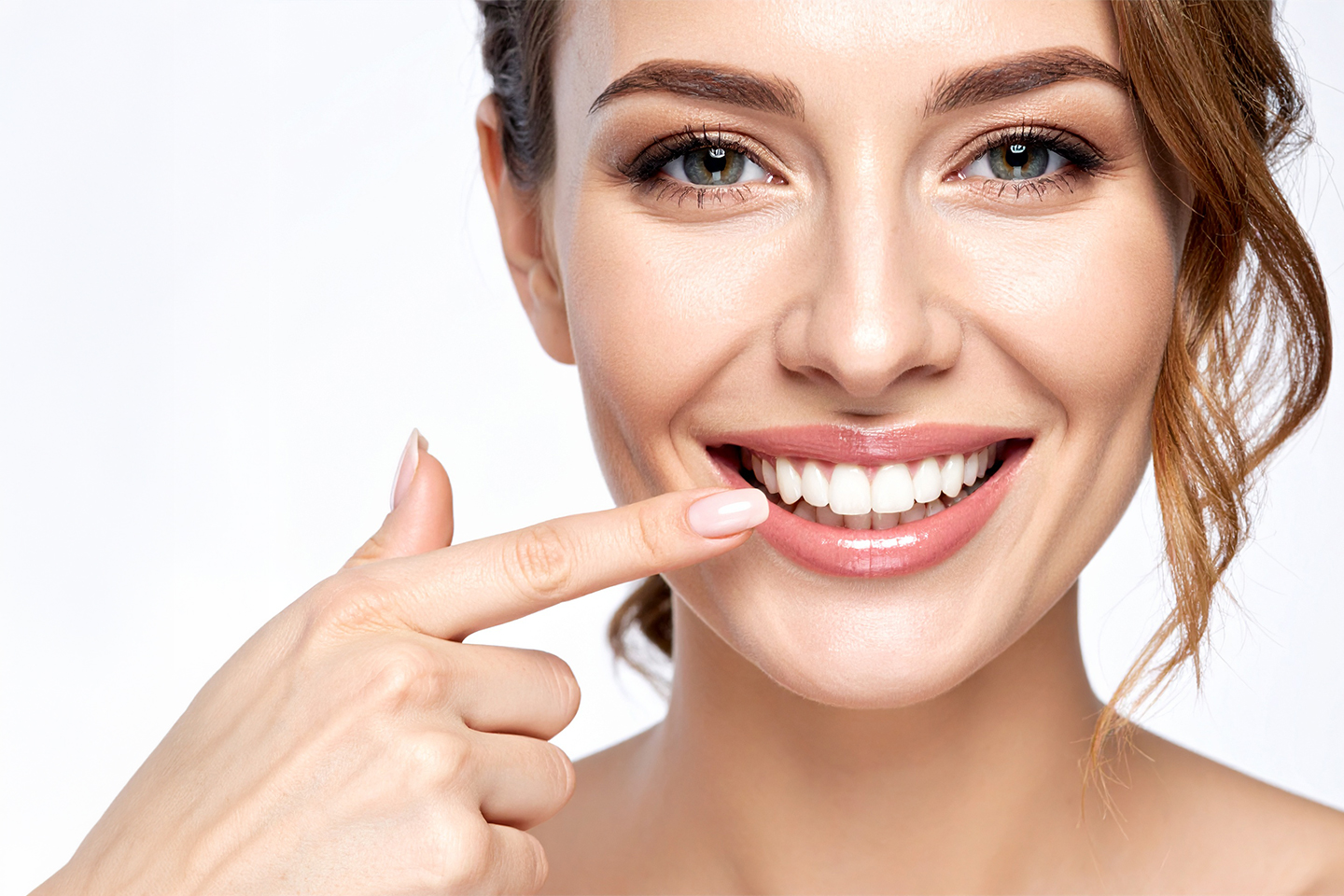 Undersøkelse + Rens + Fylling av et hull (opptil 3 flater) hos I Gode Hender Tannklinikk på nedre Løkka