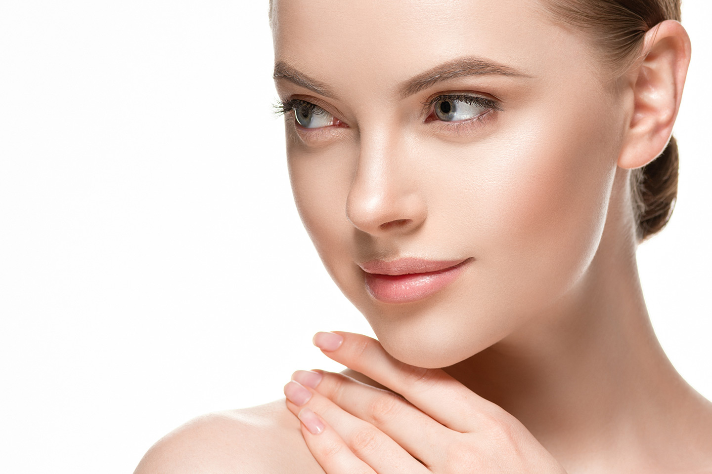 Velg mellom Brynsstyling, Brynslaminering, Vippeløft og Permanent makeup hos Sara Beauty Oslo i Vika og Lillestrøm