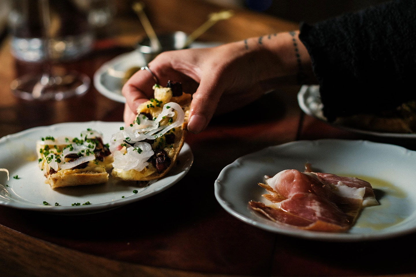 Valfri tvårätters middag på Brasserie Hötorget