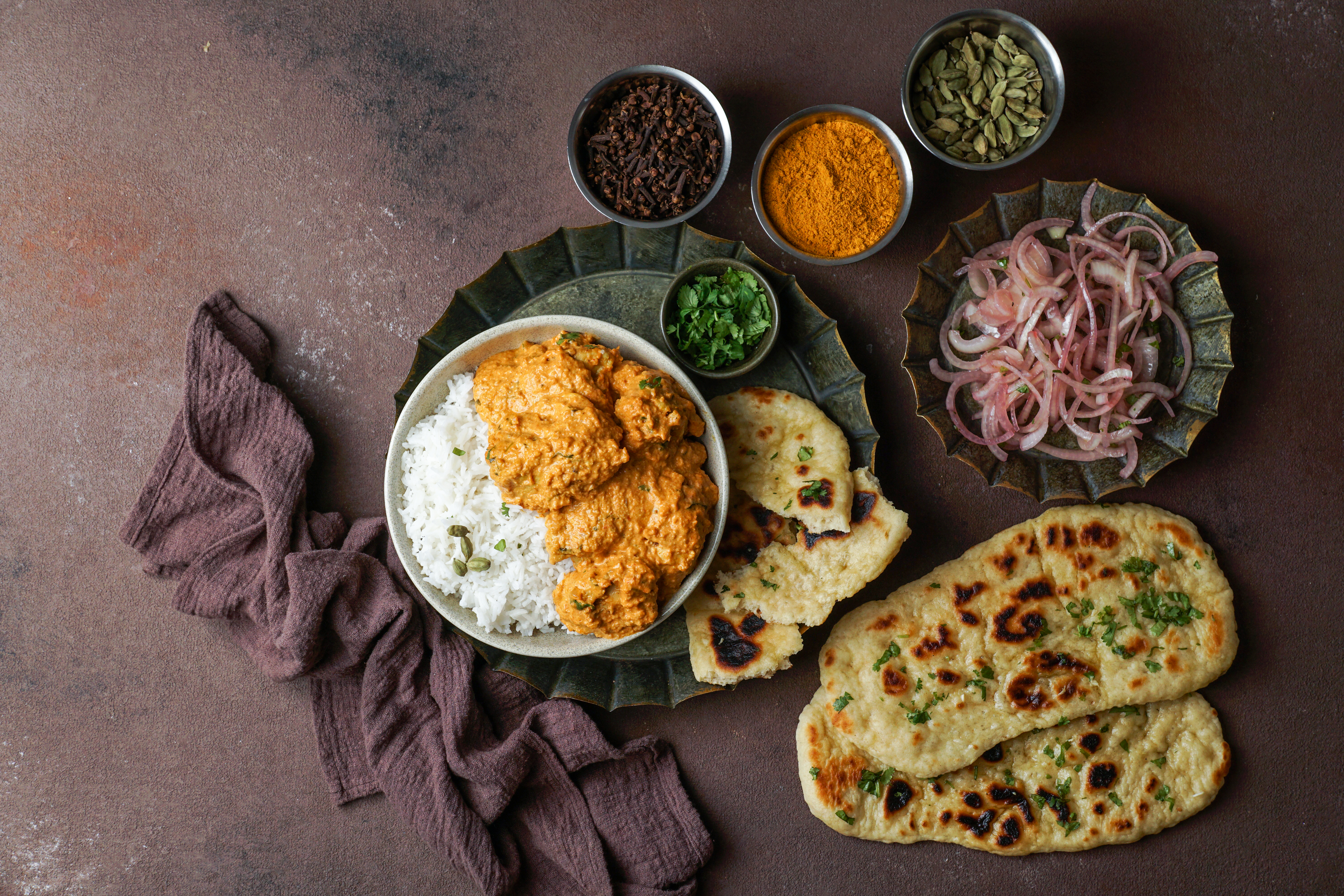 Indisk middag med naan hos Lagan indisk restaurang & bar i Sundbyberg