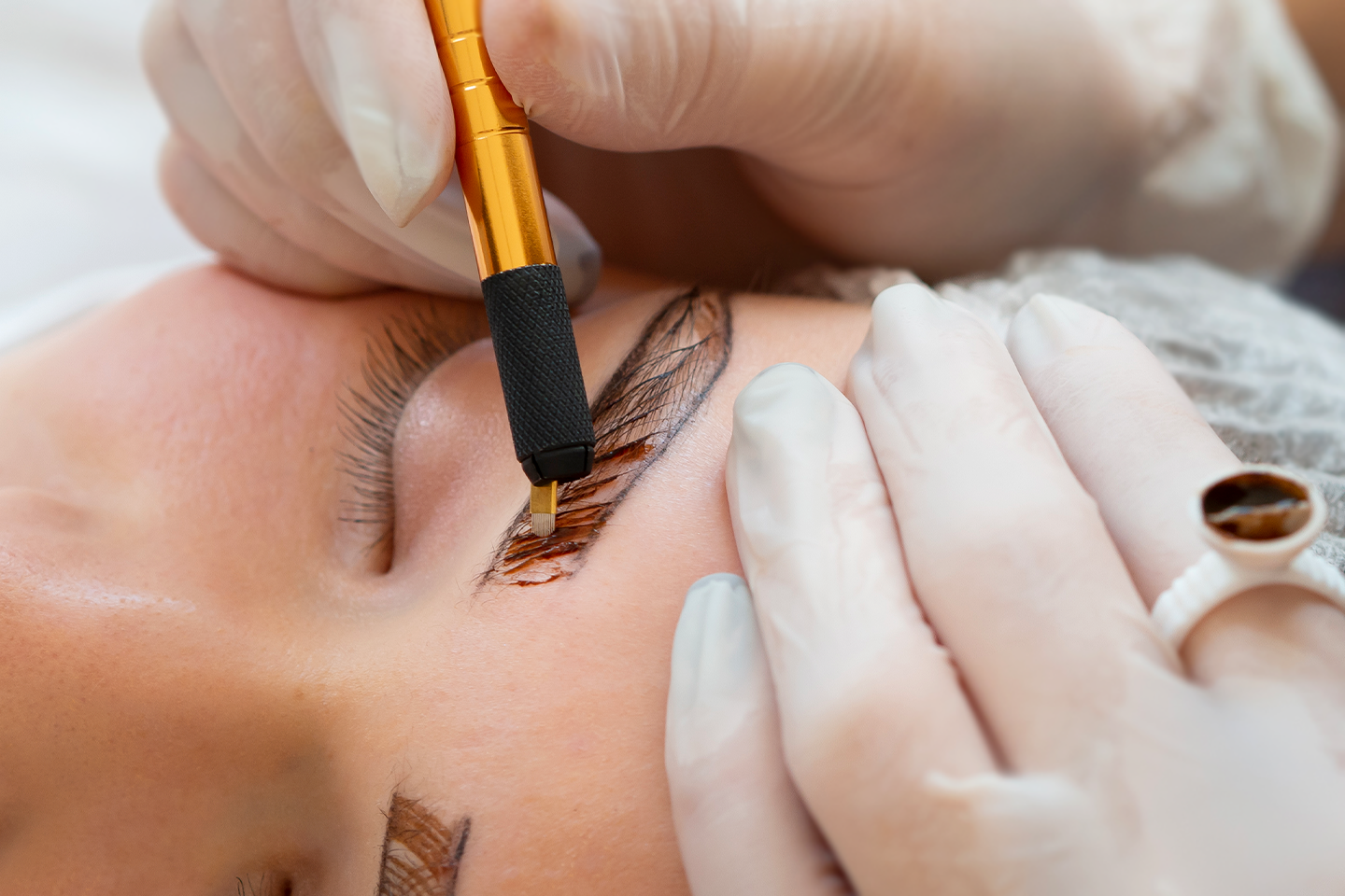 Microblading 3D ögonbryn hos Klinik 25 på Östermalm