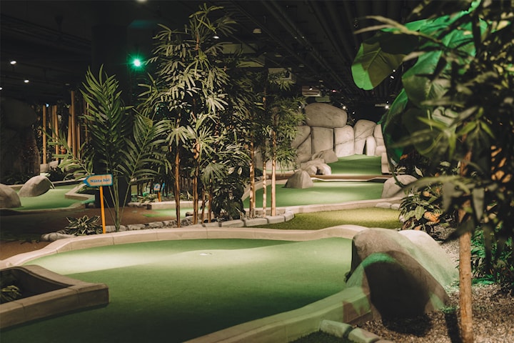 Minigolf på Paradise Adventure Golf för upp till 30 personer!