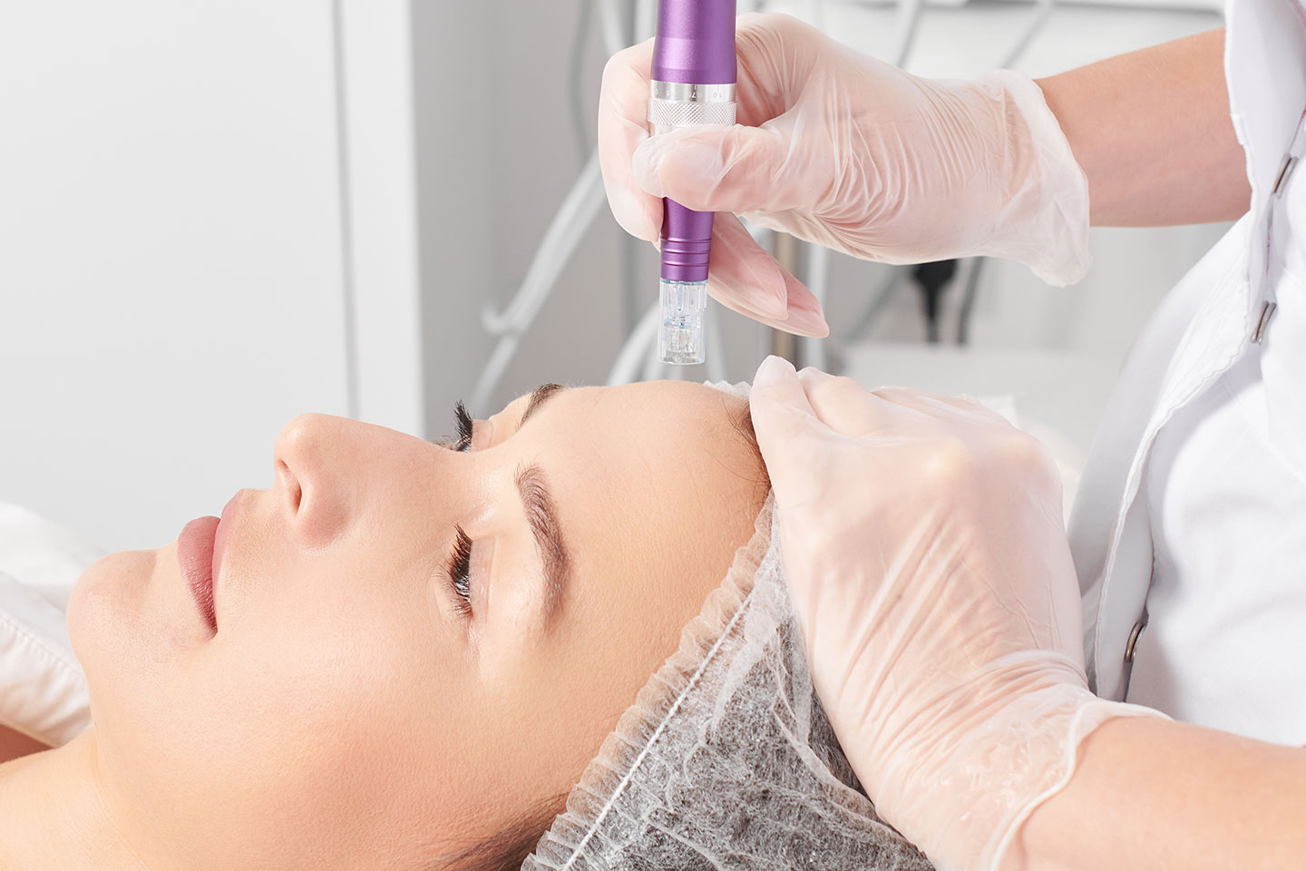 Ansiktsbehandling HydraFacial med microneedling 60 min i Svedala