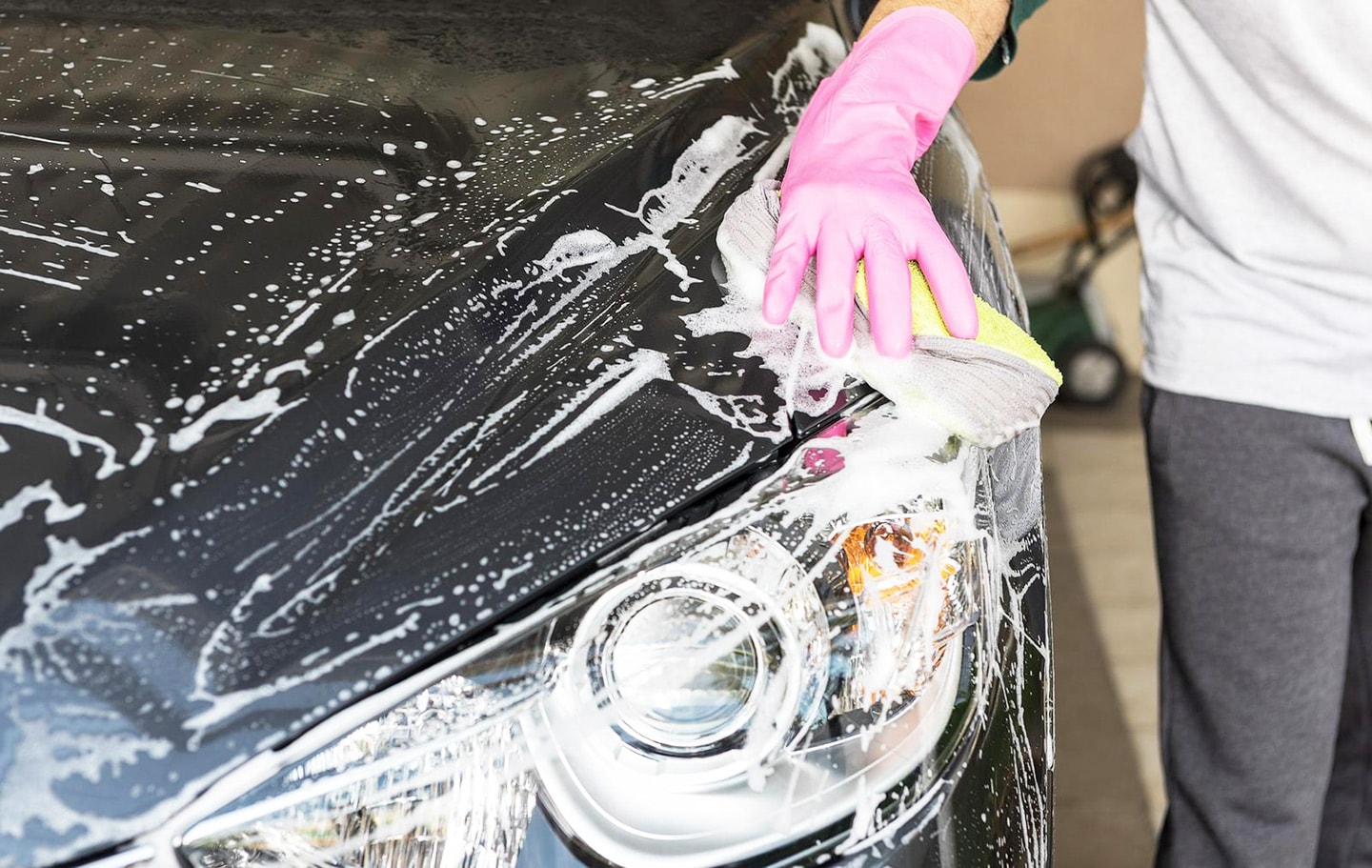 Bilhandtvätt hos Iduns biltvätt (1 av 4)