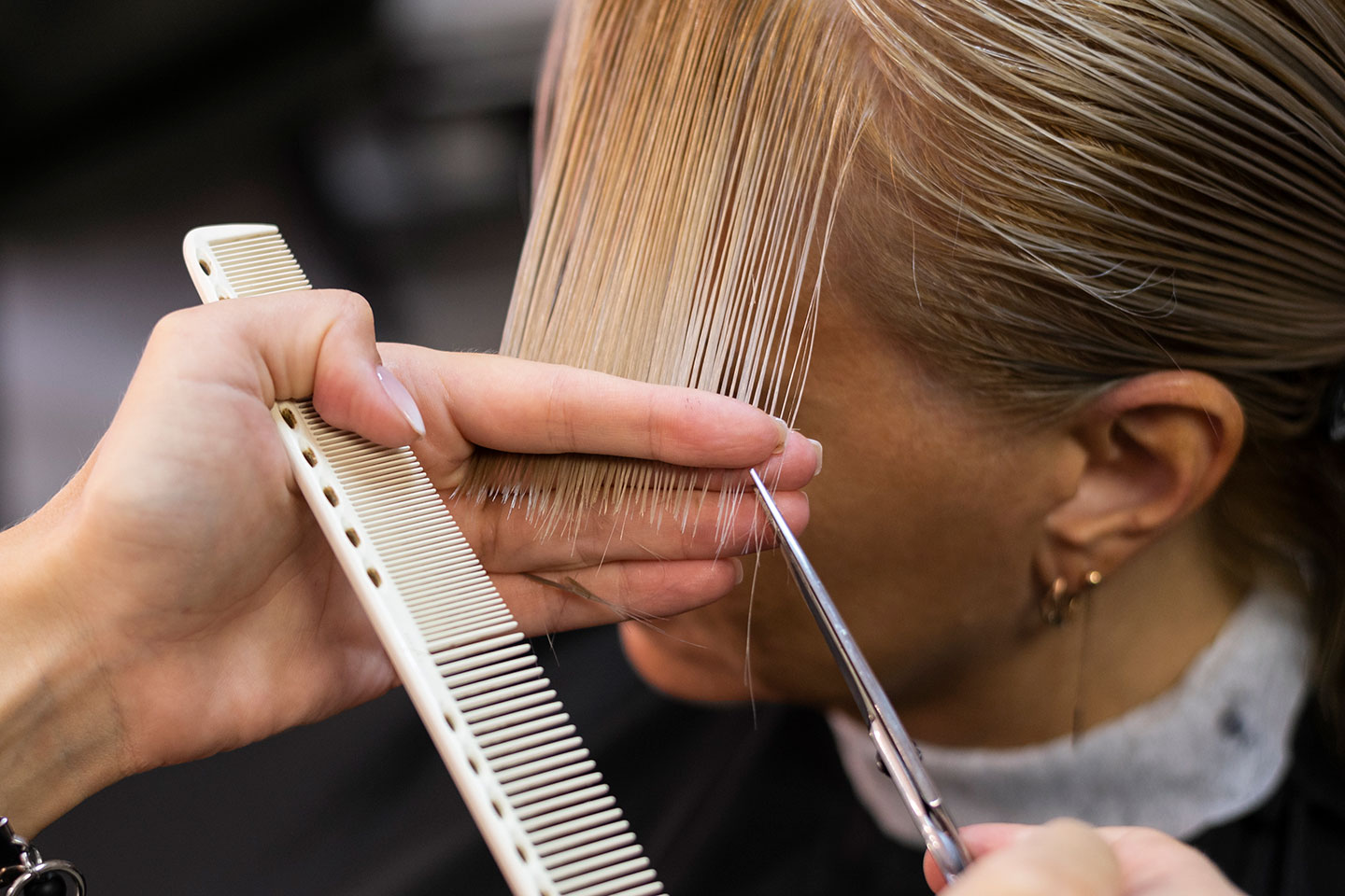 Klipp med eller utan färgning hos MH Beauty i Johanneberg
