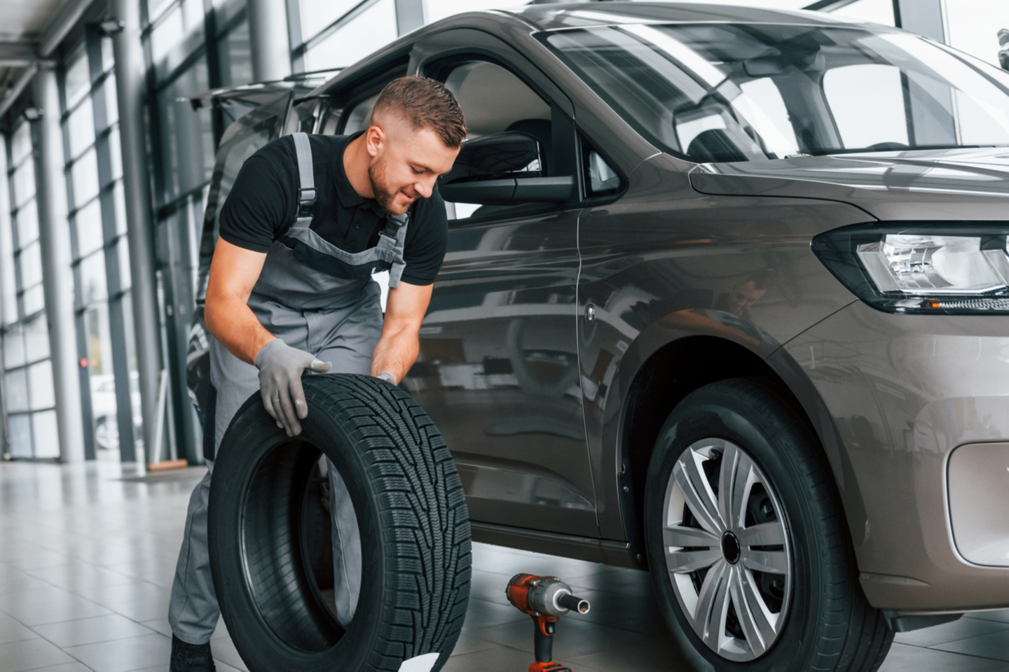 Däckbyte hos Cesars Bilvård på Dalaplan