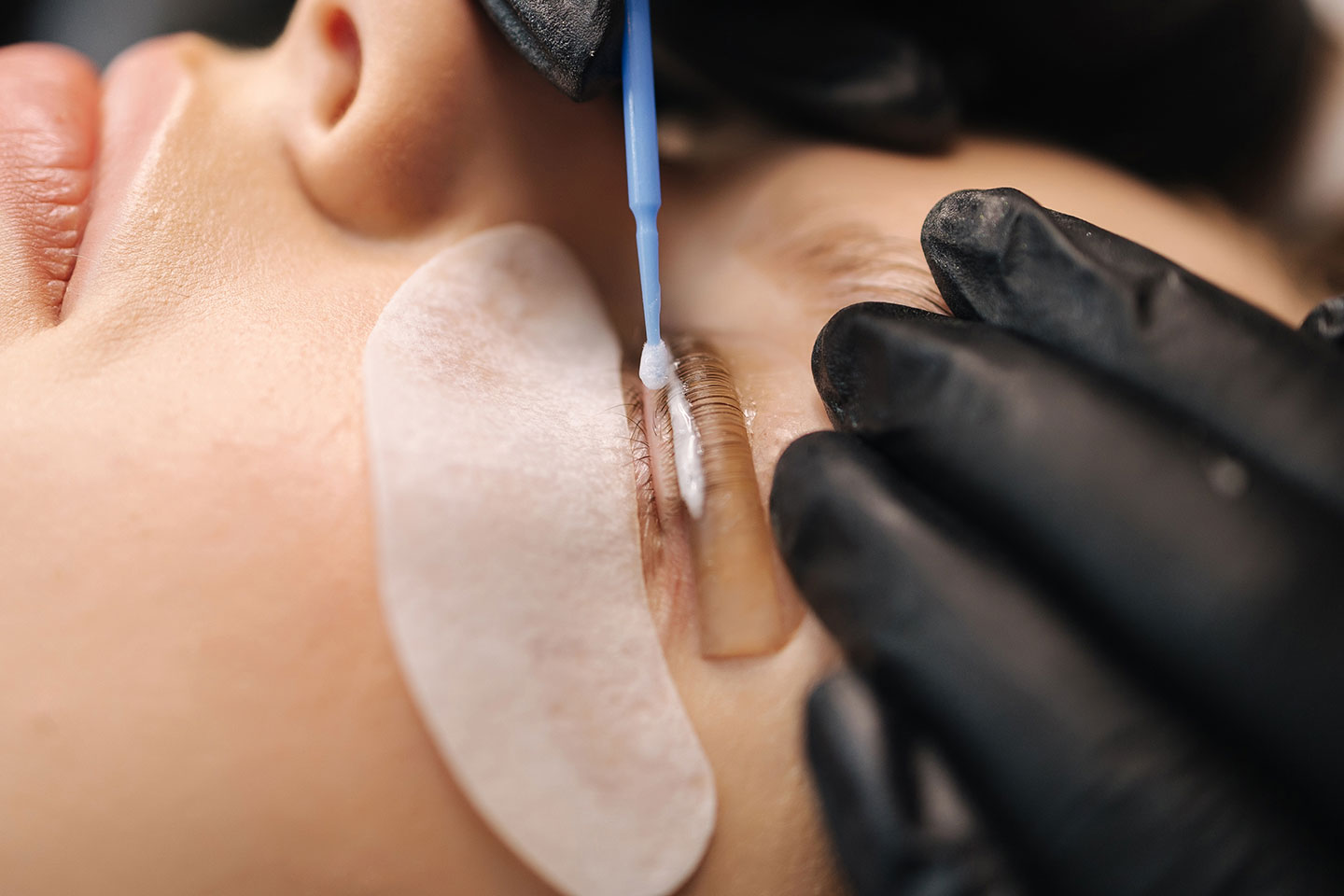 Lash lift, Brow lift eller kombo hos Dr. Beauty vid Värnhem i Malmö