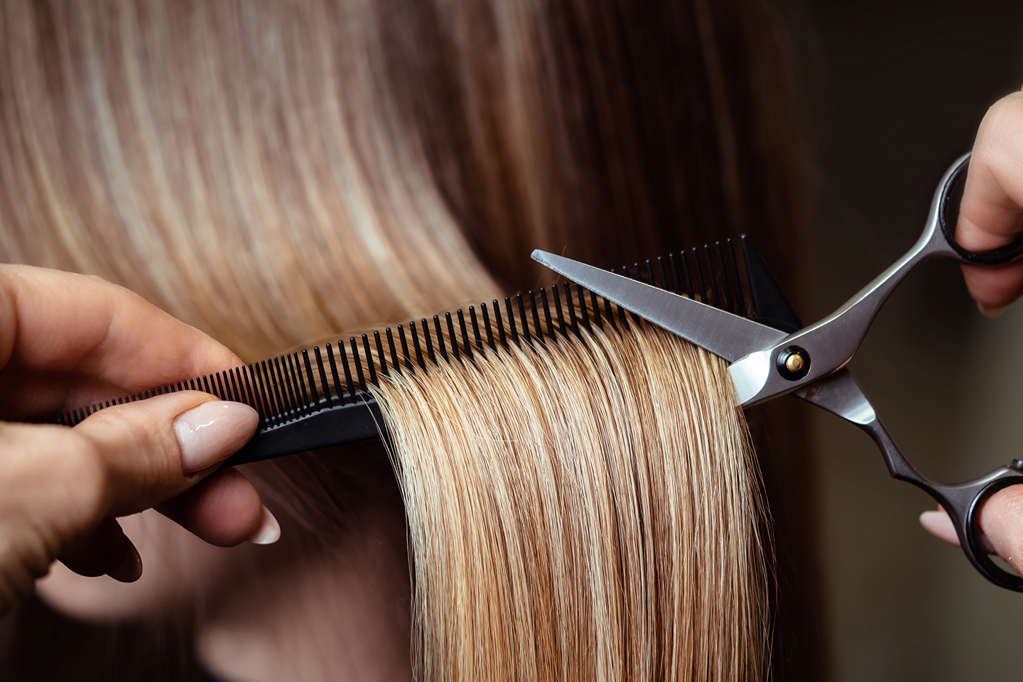 Klipp, färg och styling hos Sanna Hair and Beauty Center