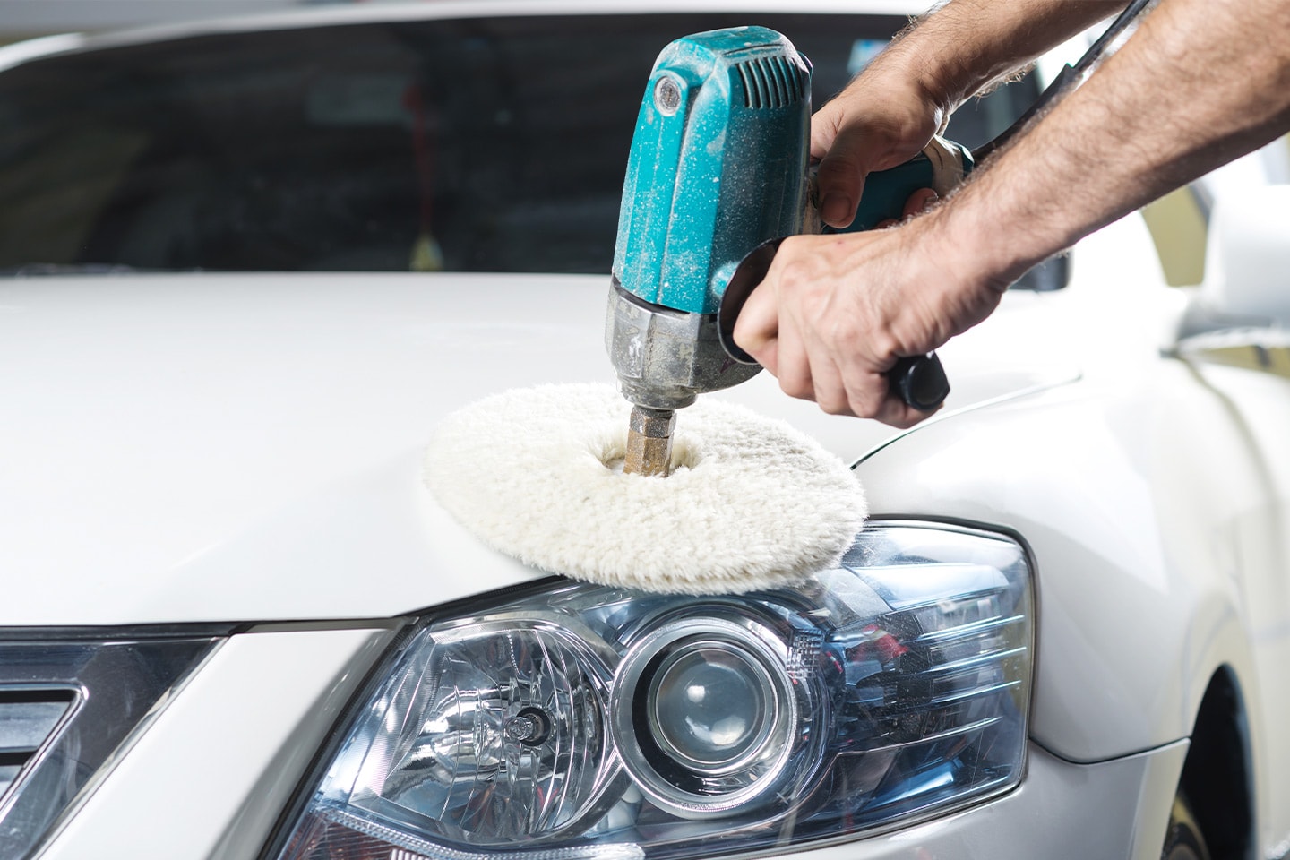 In- och utvändig biltvätt samt vaxning (1 av 2)
