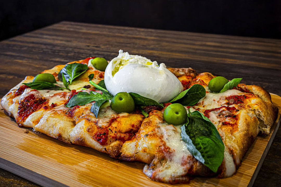 Valfri pasta eller pinsa med efterrätt på Restaurang Cicero Vasa