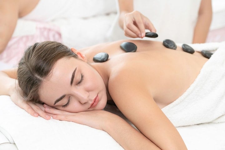 Distansutbildning i Hot stone massage hos Beauty by M