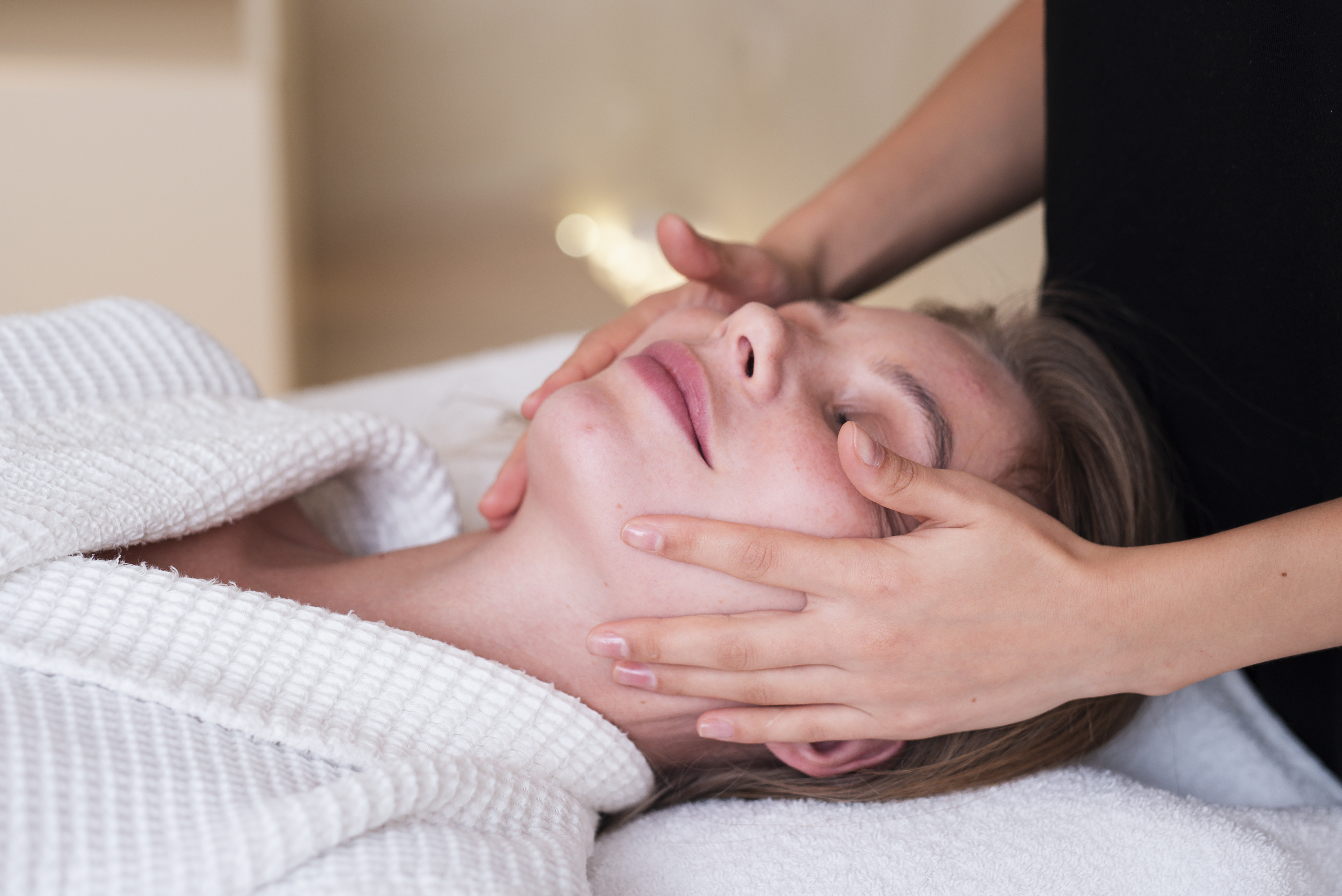 Ansiktsbehandling med huvudmassage 50 min på Engelbrektsgatan