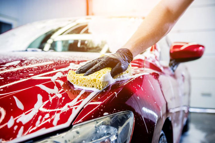 Utvändig biltvätt VIP hos Dynamite Carwash i Lindhagen