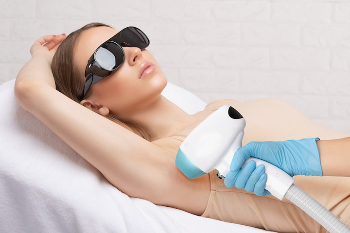 Permanent hårborttagning med laser för armhålorna hos Kenzas Clinic