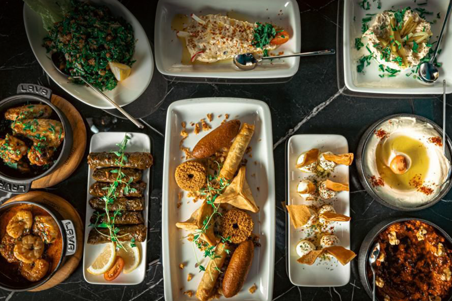 13 rätters libanesisk sharingmeny hos Carolina Restaurang i Södertälje