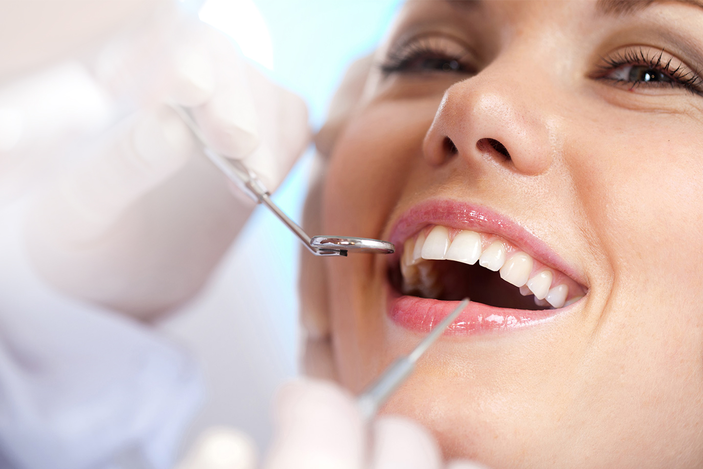 Komplett undersøkelse med airflow tannrens hos DiDent Tannlegesenter på Bjølsen