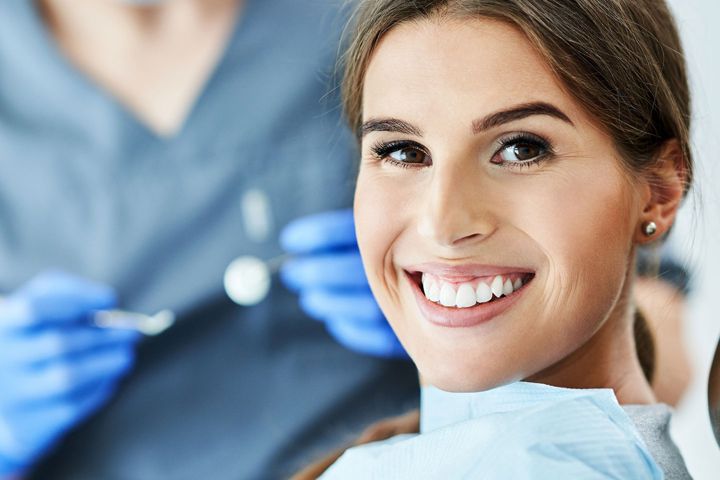 Tandstensborttagning med AirFlow hos Gloss & Floss Dental Care, Södermalm