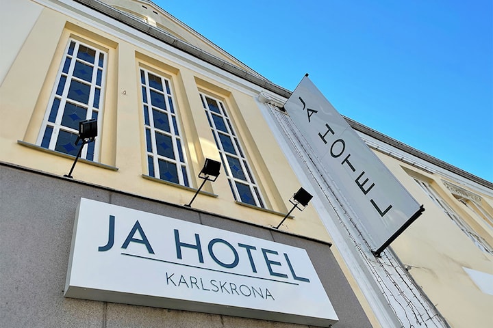 1 natt för 2 inkl. frukost på Ja hotell i Karlskrona