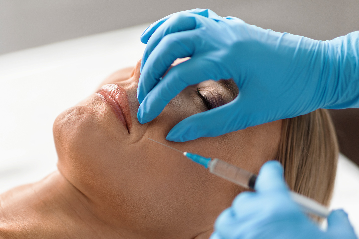 Kur med 2 Profhilo-behandlingar hos Dr. Beauty vid Värnhemstorget