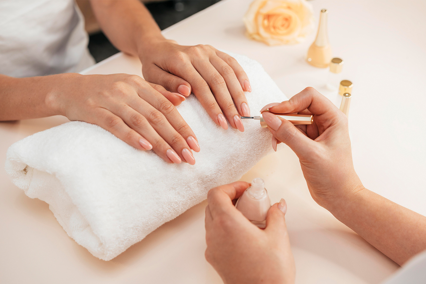 Få Manikyr eller Spa pedikyr m/u gellack hos D&D Clinic i Oslo sentrum