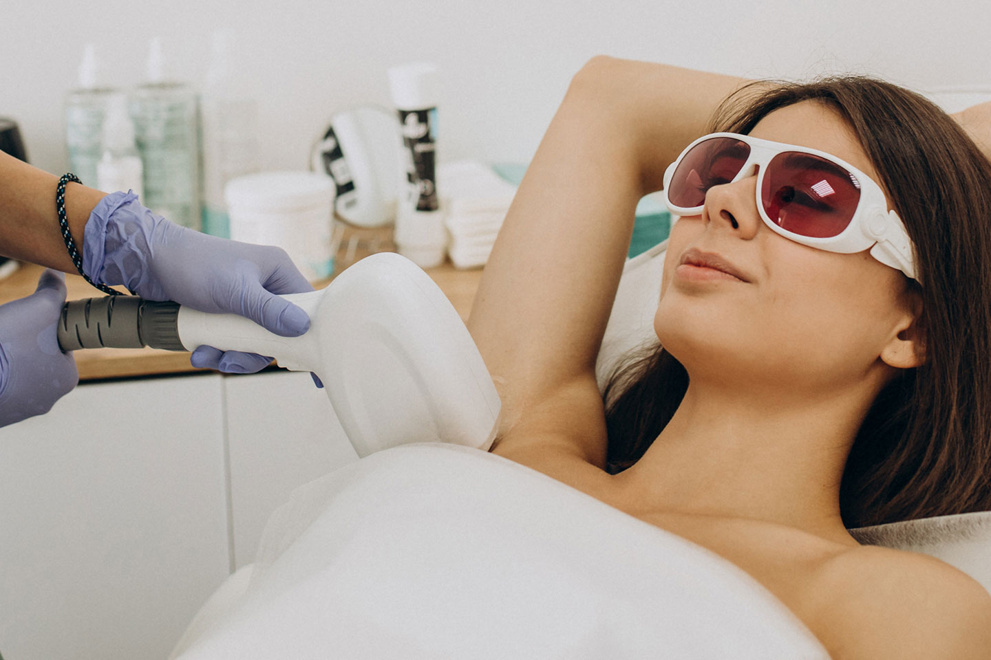 Permanent hårborttagning med Soprano Titanium laser i Linné