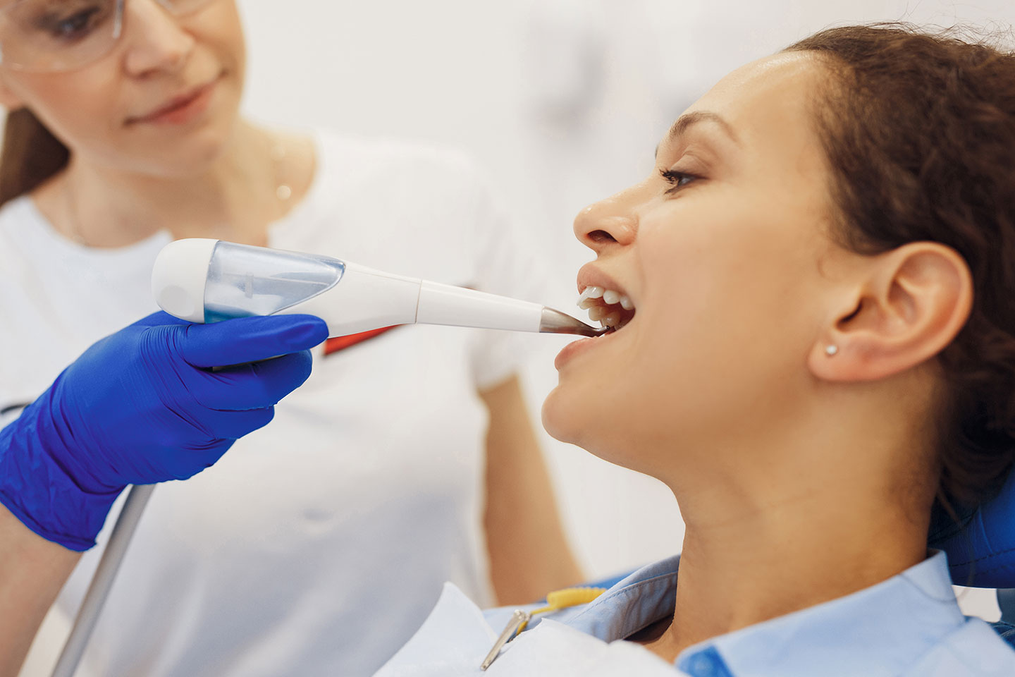 Tandstensborttagning med Air Flow-behandling hos Samdent Tandläkarklinik