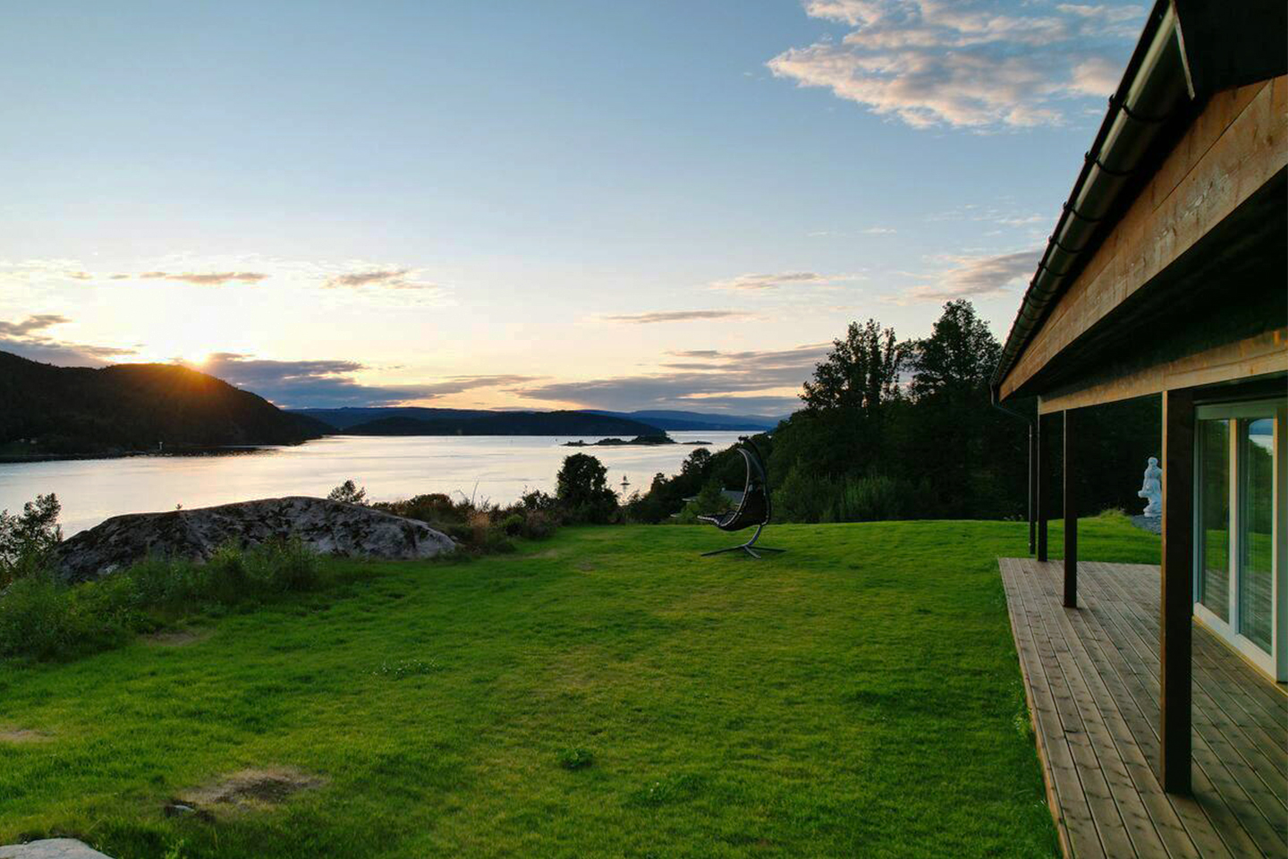 Overnatting i funkishytte med panoramautsikt over Oslofjorden - Plass for opptil 14 personer