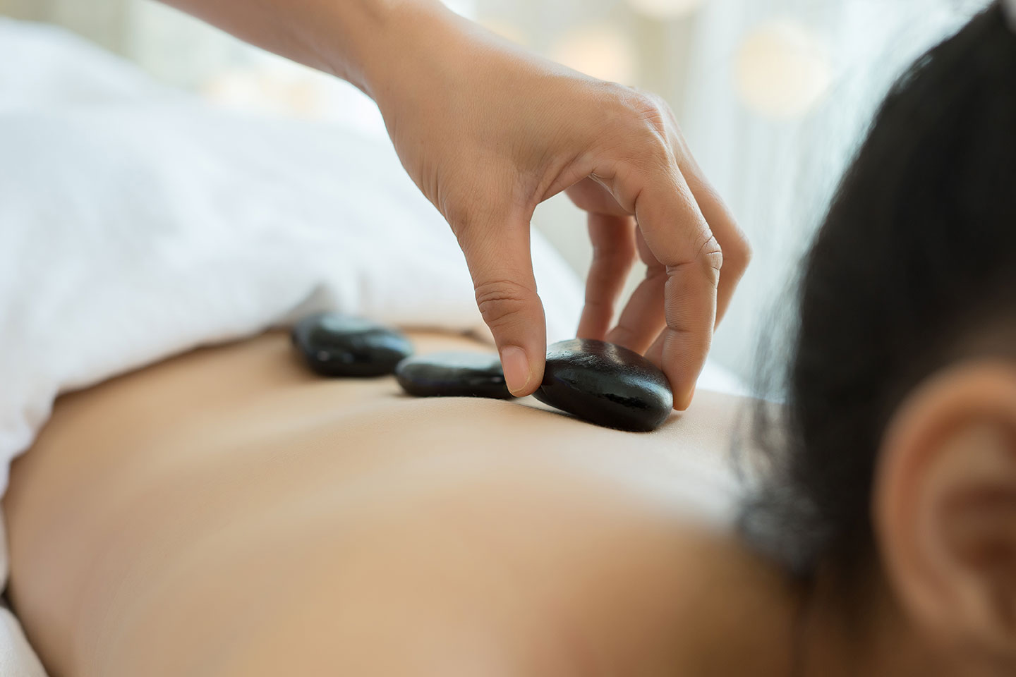 Hot Stone massage eller Taktil massage hos Filling Beauty i Trelleborg