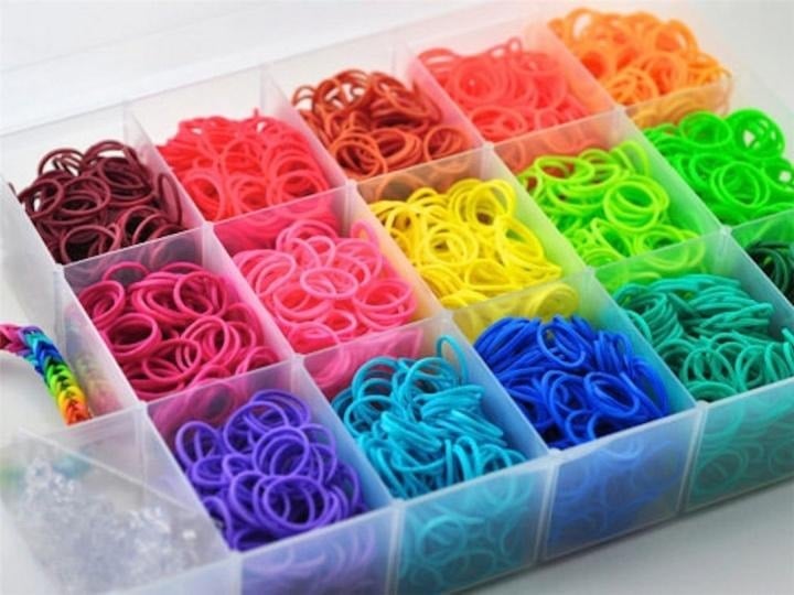 Pyssellåda med 1500 gummiband, blandade färger (1 av 5)