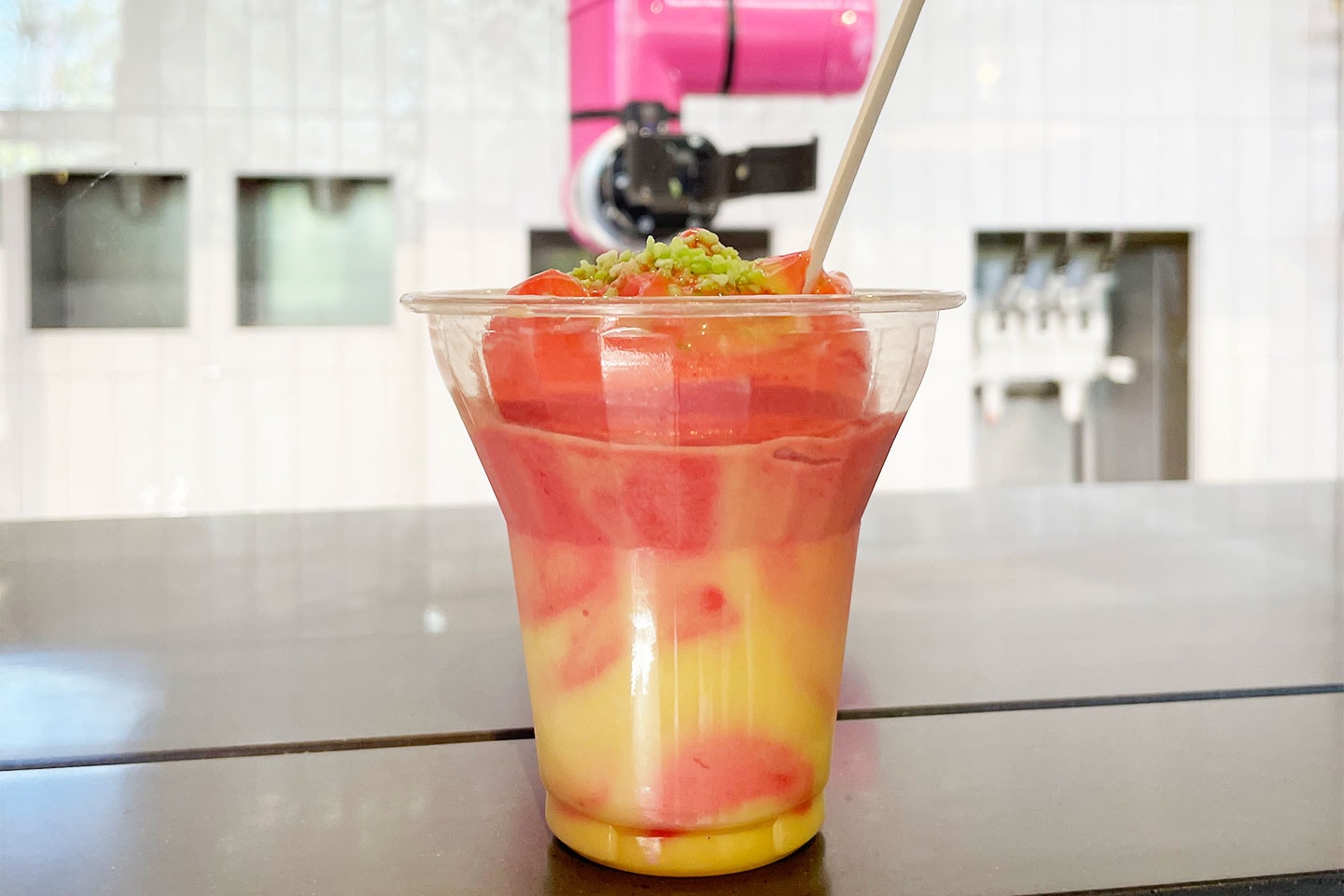 Skräddarsy din egen glass hos robotkafeét Bonbot på Sturegatan (6 av 14) (7 av 14)