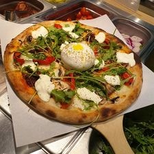 Valfri pizza på Fredo's pizzagastronomia! (4 av 7)