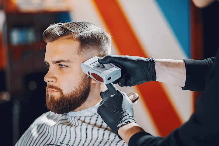 Herrklippning eller rakning/trimning av skägg hos Barber på Väla